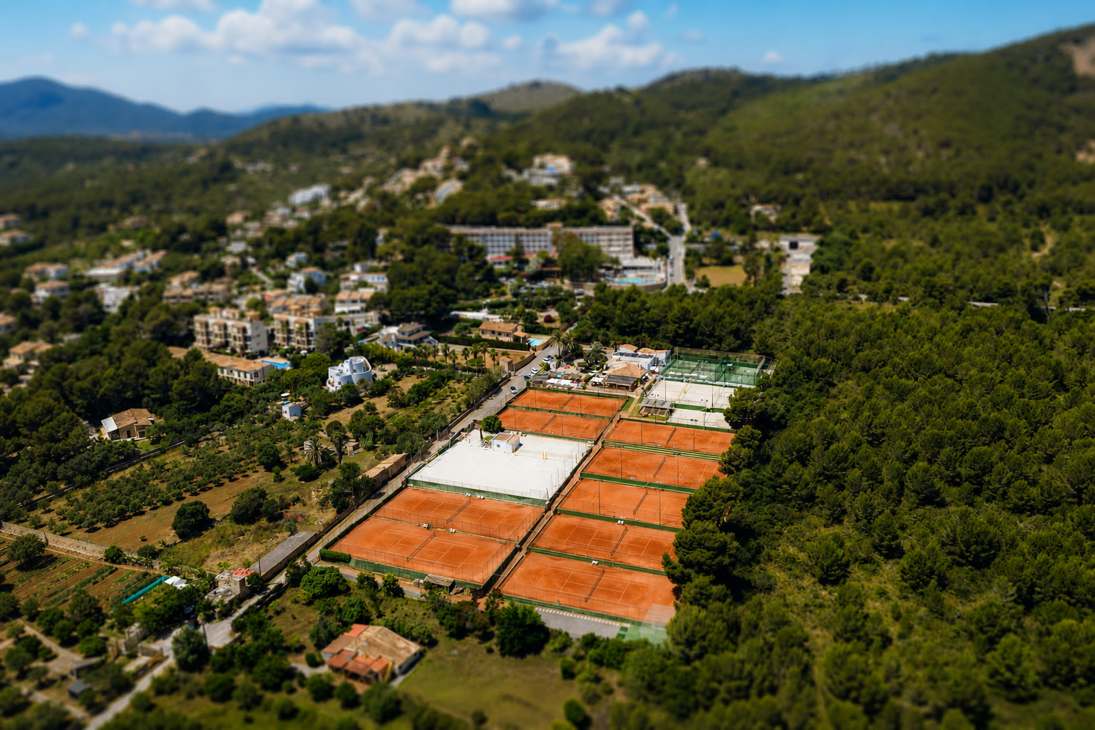 Sports club in Cala Ratjada with tennis, padel and beach volleyball
